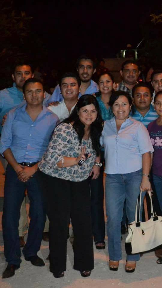 La señora del circo azul 588391616 122164525796756477 3205809600786643987 n